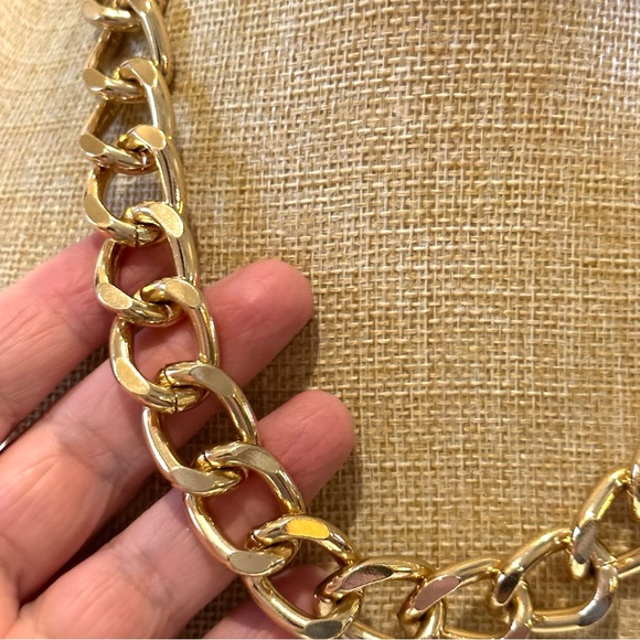 Chunky Gold Tone chain statement necklace - open links with lobster clasp - Picture 8 of 11
